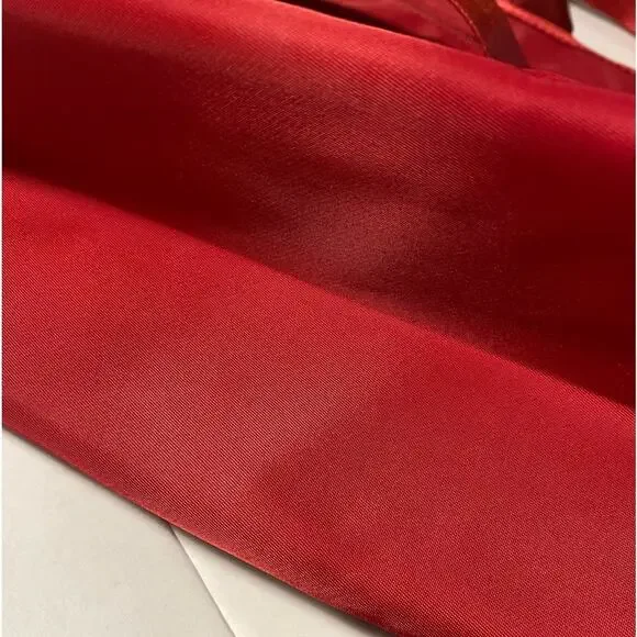 Yuesite NWOT Backpack Bag Nylon Color Maroon with Gold Zippers Hidden Pockets - Picture 7 of 9